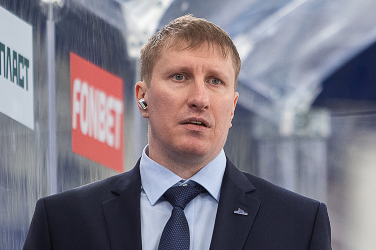 Он выигрывал Кубок Гагарина с «Ак Барсом», играл в Польше, а сейчас тренирует в МХЛ. Интервью с Евгением Бодровым