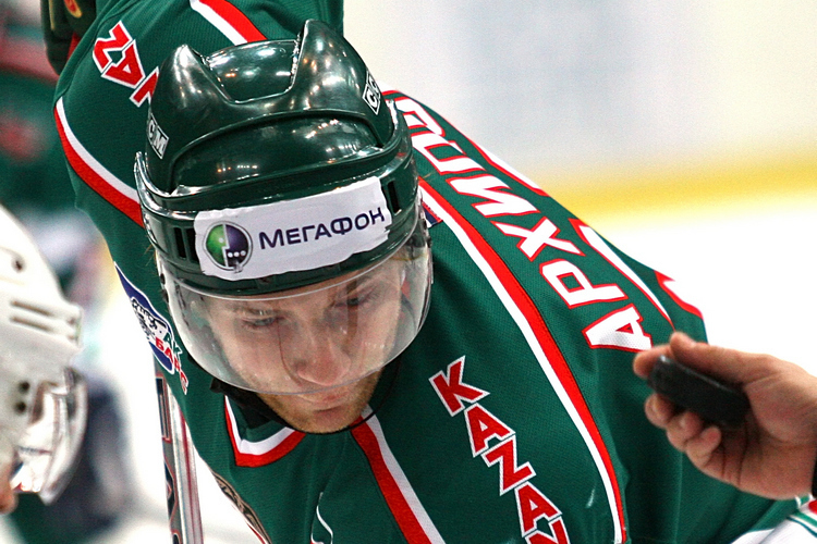 Он был лучшим снайпером «Нэшвилла», играл в локаутном «Ак Барсе» и мог стать энергетиком. Истории от Дениса Архипова