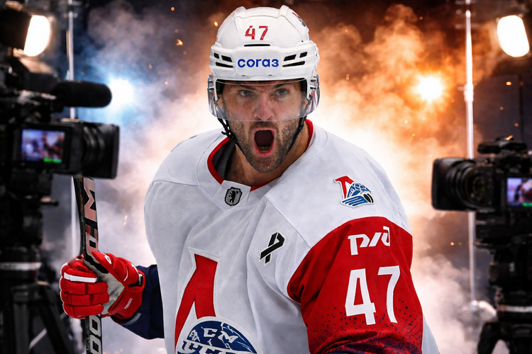 Хоккеистам увеличивают зарплаты: КХЛ разрешила давать игрокам до 50 млн за рекламу