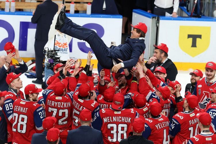 2025-й в 100 фотографиях: трофей «Краснодара», Уимблдон Кудерметовой, возвращение Валиевой, чемпионы в регби и волейболе