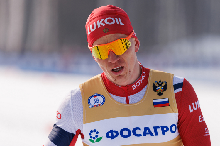 «Вам лишь бы меня засунуть куда-нибудь». Большунов опять скандалит: теперь поругался с журналистом