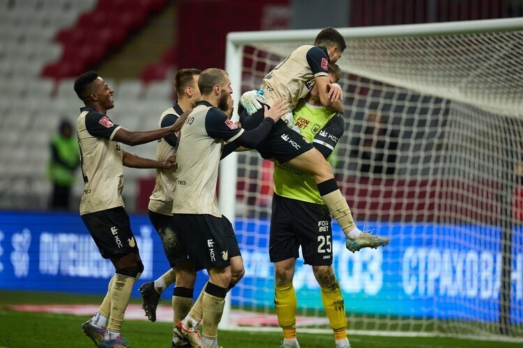 «Я должен перед вами отчитываться?» Рахимова прогоняли фанаты, но «Рубин» закамбэчил