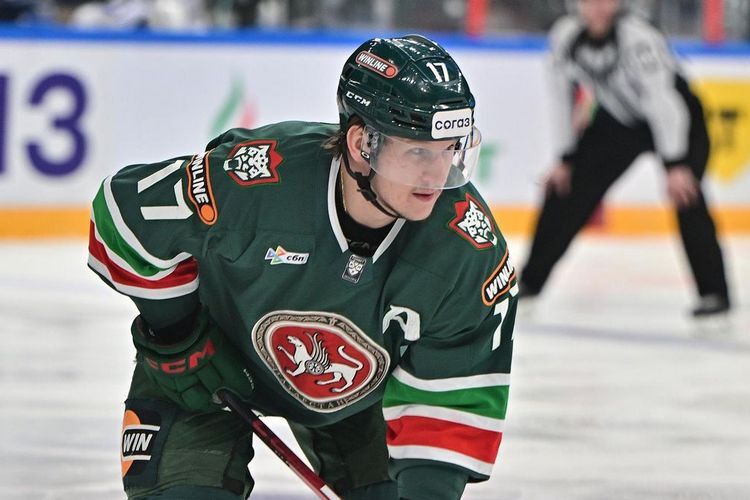 Топ-10 событий КХЛ: Камила Валиева в Китае, драка «Амура» и «Нефтехимика» на рукопожатиях, хет-трик Барабанова