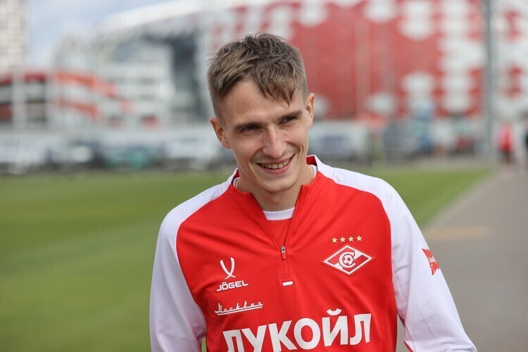 Говорят, что Самошников покинул сбор «Спартака» из-за депрессии. Дело в разводе с женой?