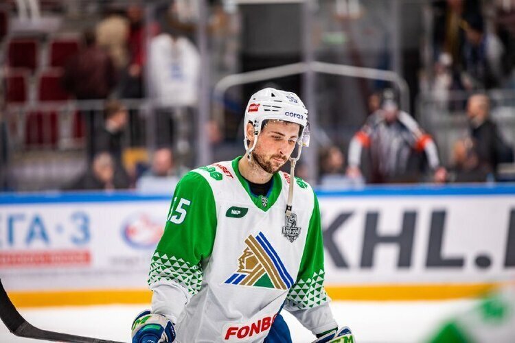 Хмелевский не хочет ехать в «Ак Барс», а его агенты шантажируют клуб. Чем всё закончится?