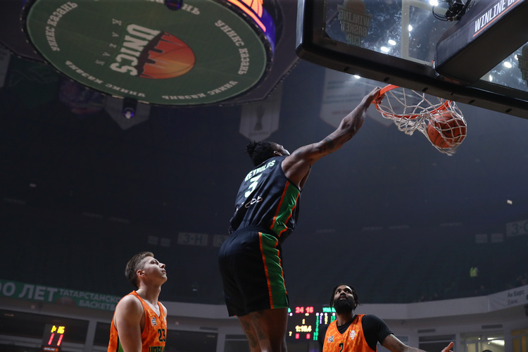 Посмотрите, как преобразился «Баскет-холл»: новый паркет, чёрная форма, концерт рэпера