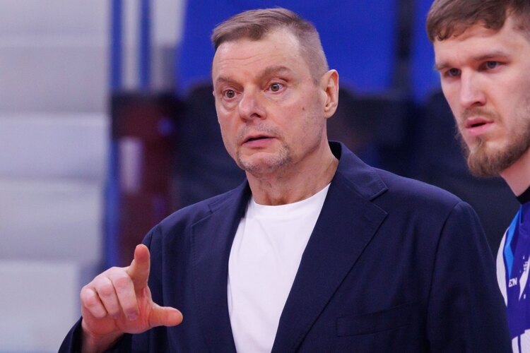 Алекно разом сделал шесть замен, Вербов показал нового игрока, а «Локо» в свой выходной заехал в полуфинал