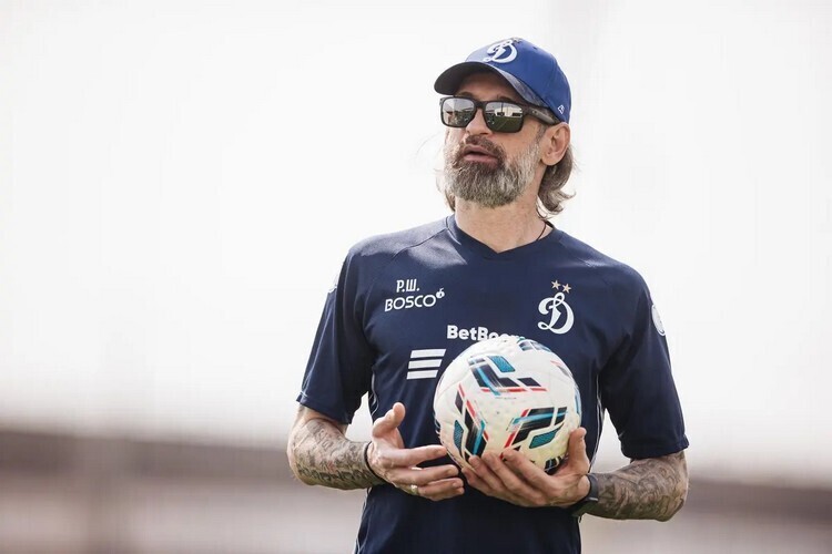 Шаронов неожиданно в «Динамо»: за что отвечает, о чем говорит с игроками и по-прежнему чтит рок-н-ролл?