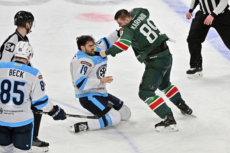 Карпухин – зверь: отправил игрока «Сибири» в нокдаун одним ударом!