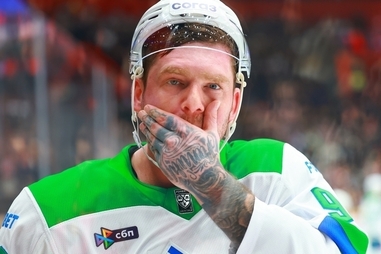 Как же не везёт Кузнецову! Перешёл в «Салават Юлаев» и поймал вирус, а теперь получил травму