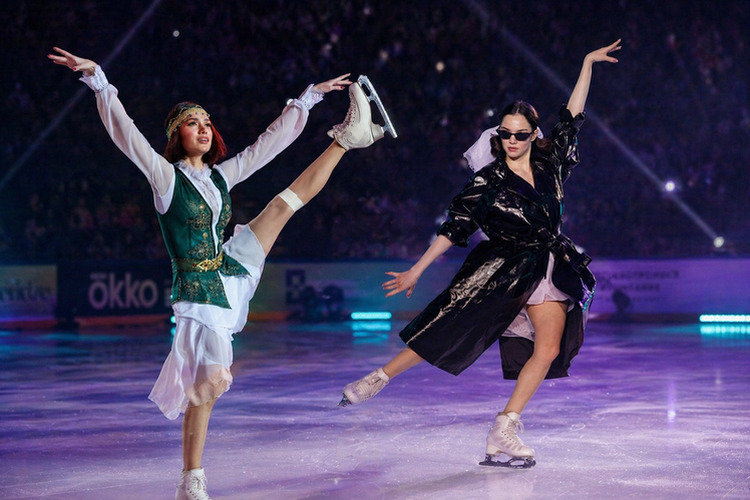 Медведева – невеста, Загитова – татарская красавица, Трусова с мужем: шоу Тутберидзе в Казани