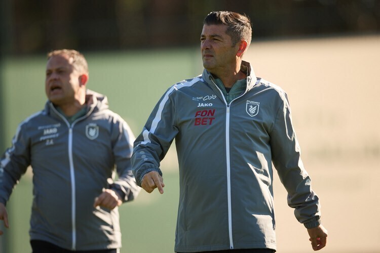 «Если не сыграешь 200 матчей в РПЛ – это будет крах». Как тренирует Артига