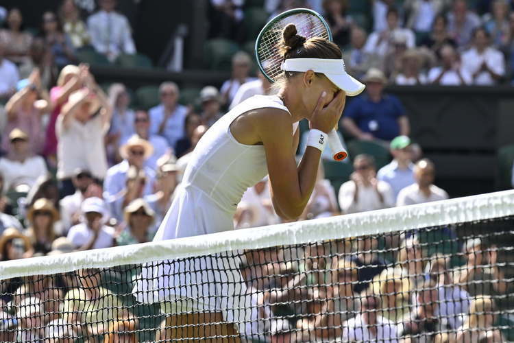 2025-й в 100 фотографиях: трофей «Краснодара», Уимблдон Кудерметовой, возвращение Валиевой, чемпионы в регби и волейболе