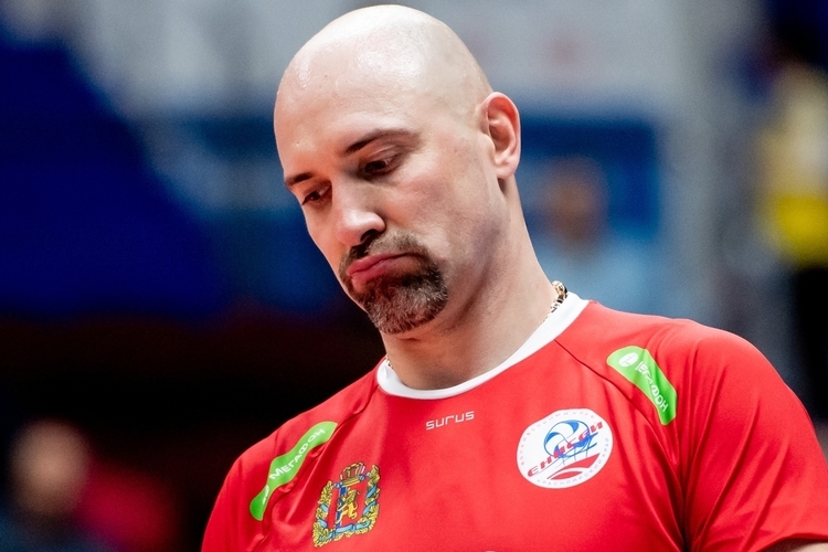 Игроки «Енисея» настолько крутые, что играют впятером! Янутов сотворил курьёз года