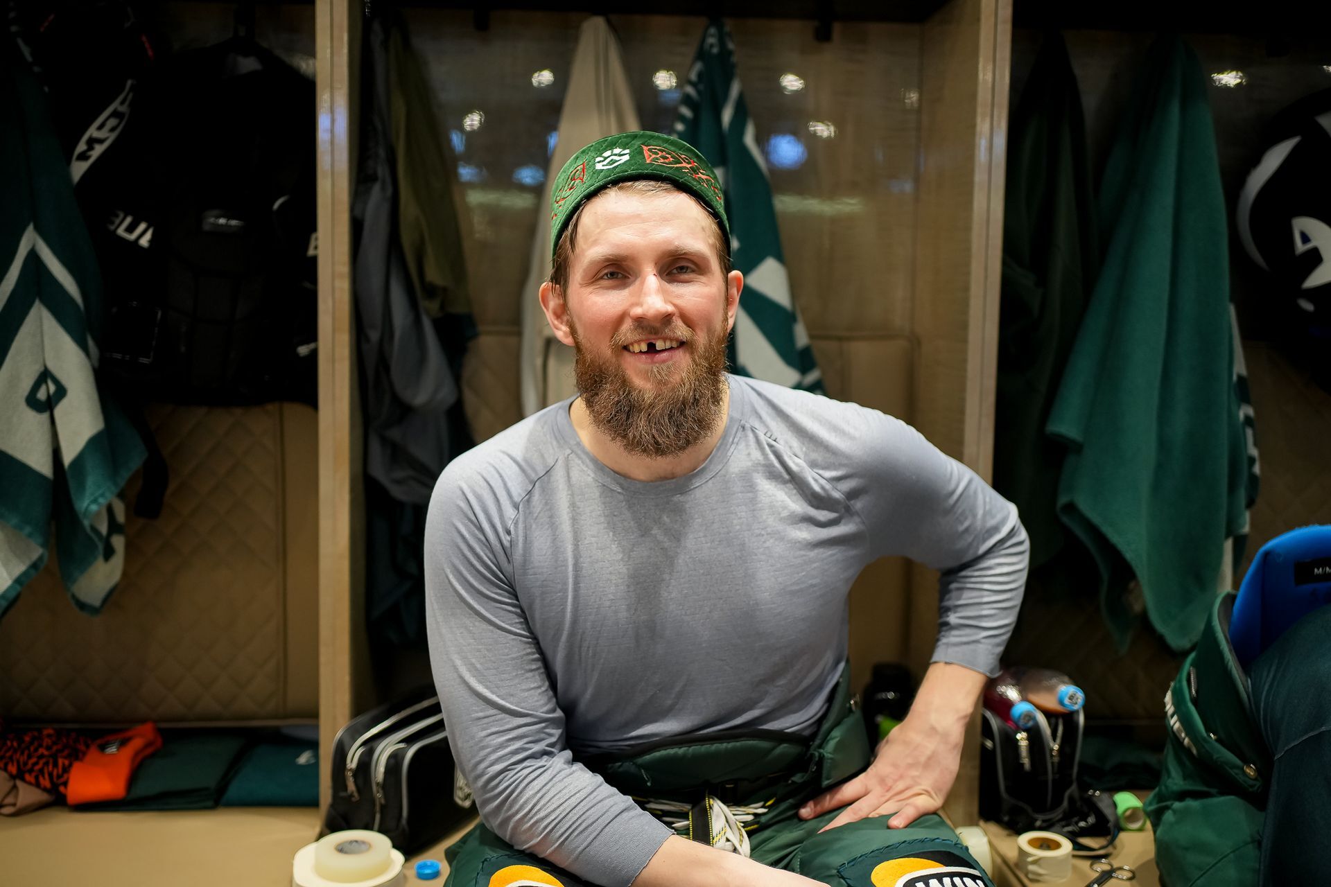 «Нам нужна была победа на характере». Сумасшедший камбэк «Ак Барса» в матче с «Торпедо» 