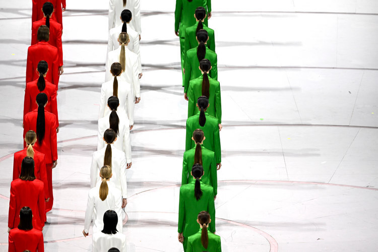 Открытие Олимпиады в 23 моментах: подруга Ди Каприо, Мэрайя Кэрри и Шарлиз Терон, спортсмены в деревне