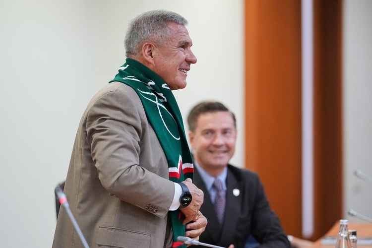 «Какая это новость? Он в раздевалке уже с нами». «Ак Барс» встретился с Миннихановым и засветил новичка 