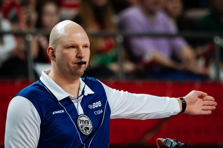 Резкое сокращение судейских свистков, восемь замен за сет, потолок – не аут: в волейболе протестируют новые правила