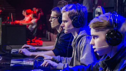 От игр по домашнему телефону до миллионых турниров. Путь киберфутбола к популярности