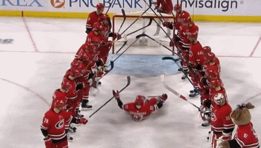 У «Каролины» самое классное послематчевое шоу в мире. Его придумали сами хоккеисты