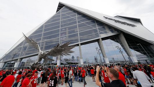 Лучший стадион планеты: 1264 пивных крана, 12-метровая птица и крыша на 4 тыс тонн