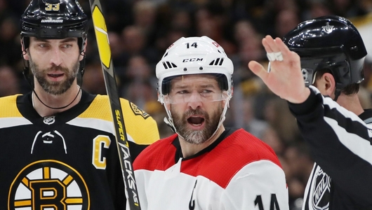 Капитан «Каролины» сравнил поражение от «Бостона» с поеданием сэндвича с дерьмом