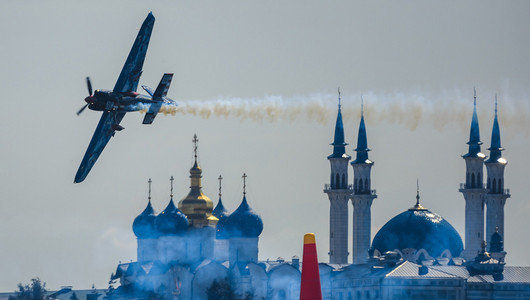 В Казани все выходные кружили самолёты Red Bull. Их скорость доходит до 400 км/ч