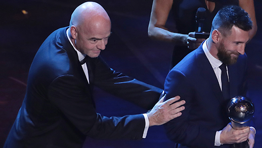 Скандал: ФИФА обвинили в подтасовке голосов за лучшего игрока года в пользу Месси 