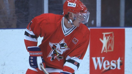 Пиво и стриптизёрши. Как в России ходили на хоккей в 90-х