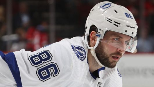 Российского вратаря дважды заменили в матче. Всё из-за Кучерова