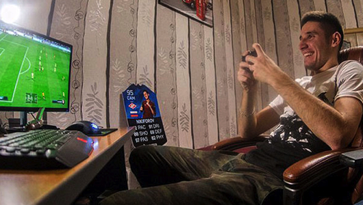 «Сразу говорю, с обороной я не дружу!». Как Бурлак собрал в FIFA команду с Роналду и Кузьминым