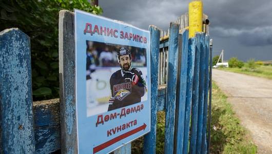 Данис Зарипов привёз Кубок Гагарина в Татарский Дюм-Дюм. Фоторепортаж