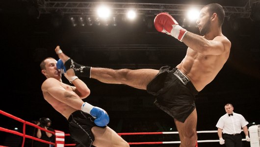 Рухнул на ринг. Очередной жесткий нокдаун на Боях TNA