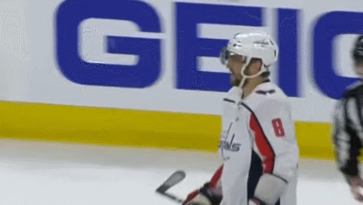 Овечкина выбесили судьи. Они не засчитали его гол, а потом удалили за аплодисменты