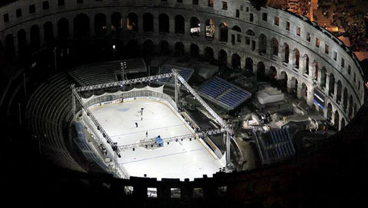 Где проходили самые необычные хоккейные матчи на открытом воздухе