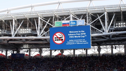 На стадионах ЧМ-2018 нельзя курить. Марадоне можно