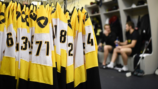 «Северсталь» играет в новой жёлтой форме. Вопрос с самыми красивыми свитерами КХЛ закрыт