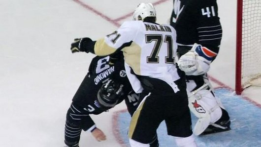 Российское присутствие в НХЛ: Малкин попытался подраться, но даже судьям стало смешно