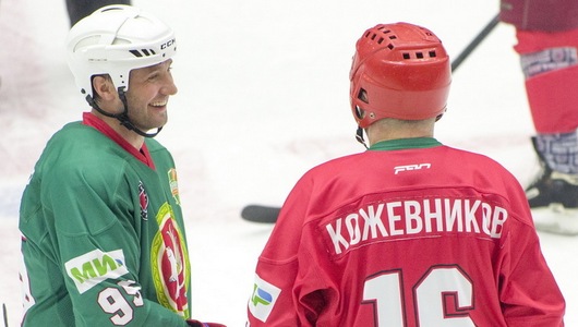 Шесть голов Минниханова и покер Морозова: как сборная Татарстана билась с легендами хоккея