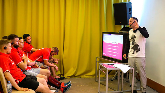 Банкиры и журналисты учат игроков «Авангарда», как не слить карьеру и чем заниматься после неё