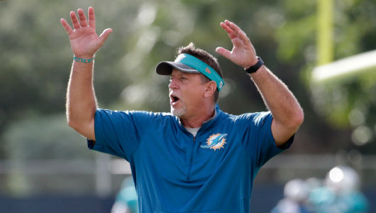 Тренера по американскому футболу уволили за видео с кокаином